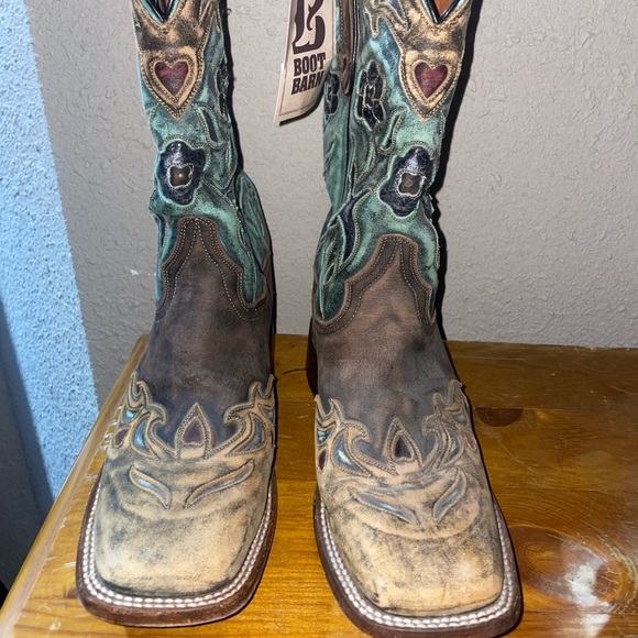 Can Post boots. Size 7.5 hardly worn. - Picture 2 of 2